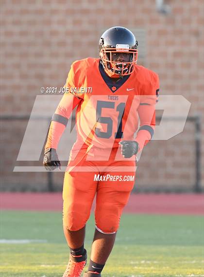 Thumbnail 2 in Lancaster vs. Bennett/Olmsted/Middle Early College/East photogallery.