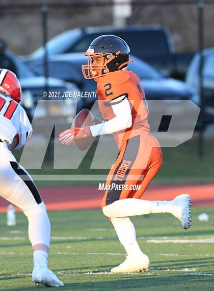 Thumbnail 1 in Lancaster vs. Bennett/Olmsted/Middle Early College/East photogallery.