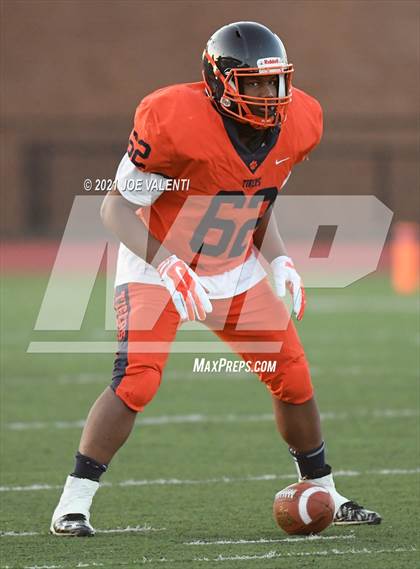 Thumbnail 3 in Lancaster vs. Bennett/Olmsted/Middle Early College/East photogallery.