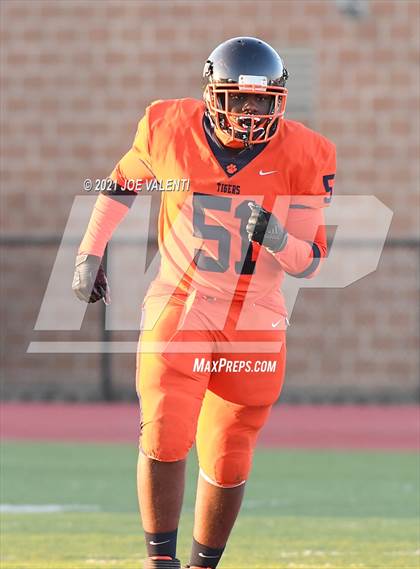 Thumbnail 3 in Lancaster vs. Bennett/Olmsted/Middle Early College/East photogallery.