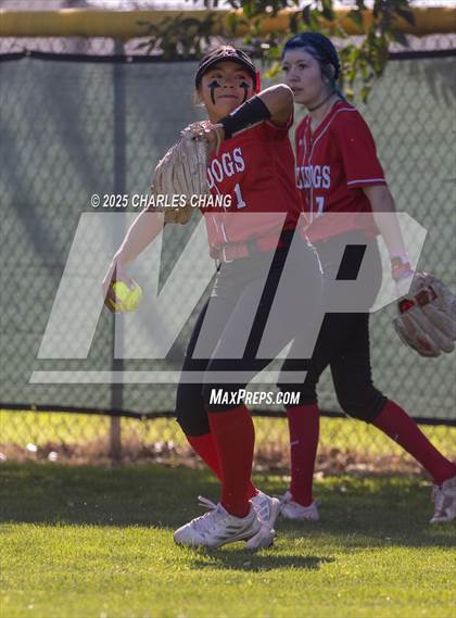 Thumbnail 2 in Ceres vs. Hughson (Bill Evans Memorial) photogallery.