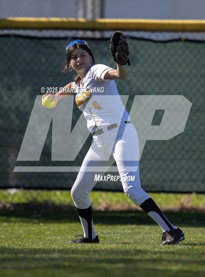 Thumbnail 1 in Ceres vs. Hughson (Bill Evans Memorial) photogallery.