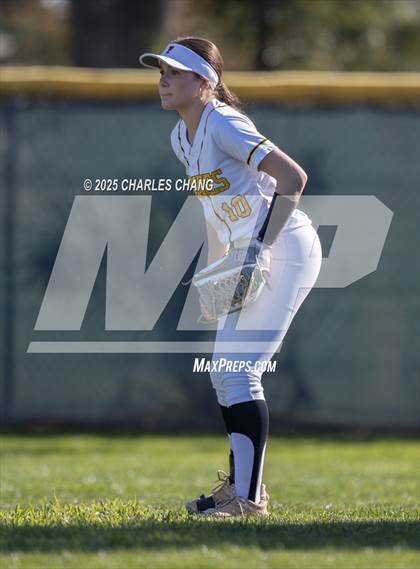 Thumbnail 3 in Ceres vs. Hughson (Bill Evans Memorial) photogallery.