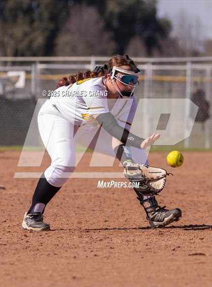 Thumbnail 3 in Ceres vs. Hughson (Bill Evans Memorial) photogallery.