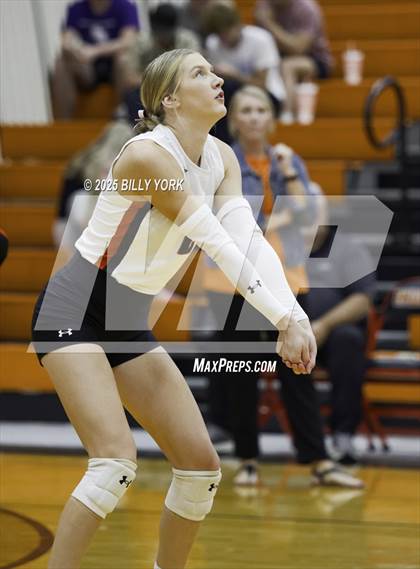 Thumbnail 2 in Grand Saline vs Mineola photogallery.