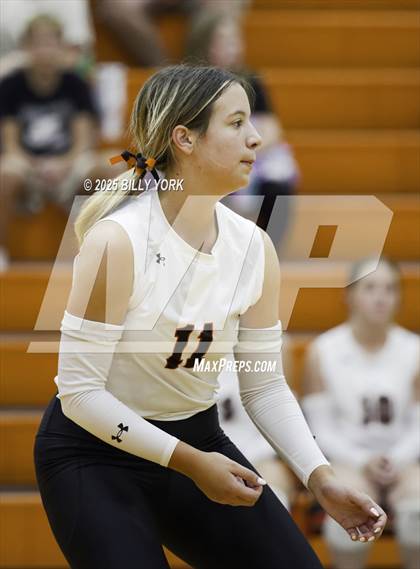 Thumbnail 2 in Grand Saline vs Mineola photogallery.