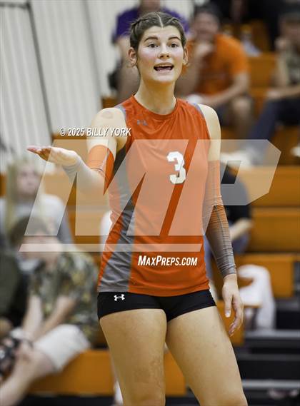 Thumbnail 3 in Grand Saline vs Mineola photogallery.