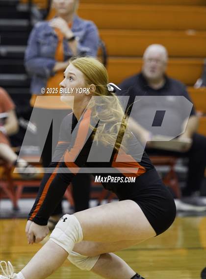 Thumbnail 2 in Grand Saline vs Mineola photogallery.