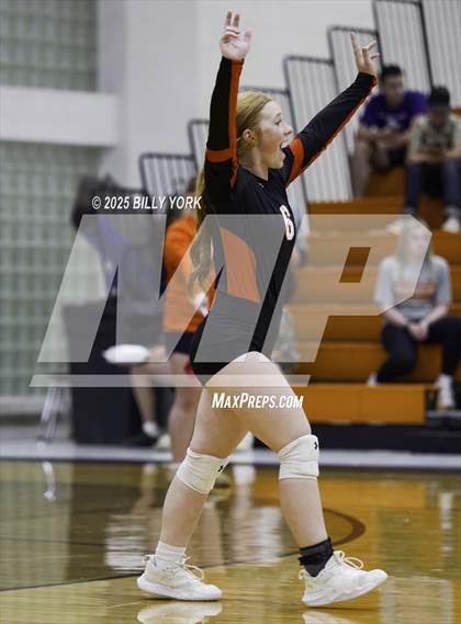 Thumbnail 3 in Grand Saline vs Mineola photogallery.