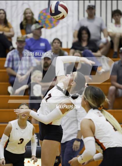 Thumbnail 3 in Grand Saline vs Mineola photogallery.