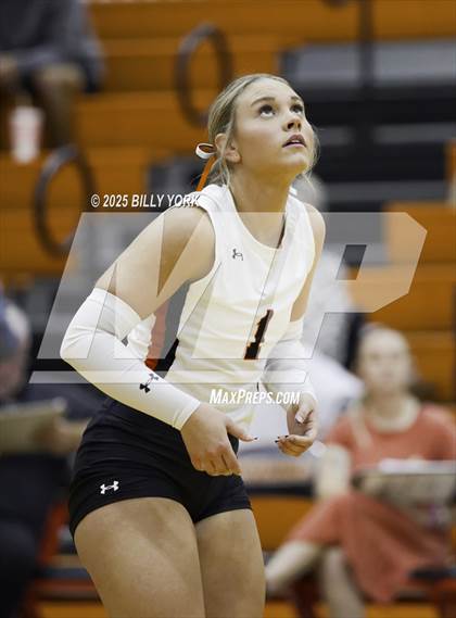 Thumbnail 3 in Grand Saline vs Mineola photogallery.