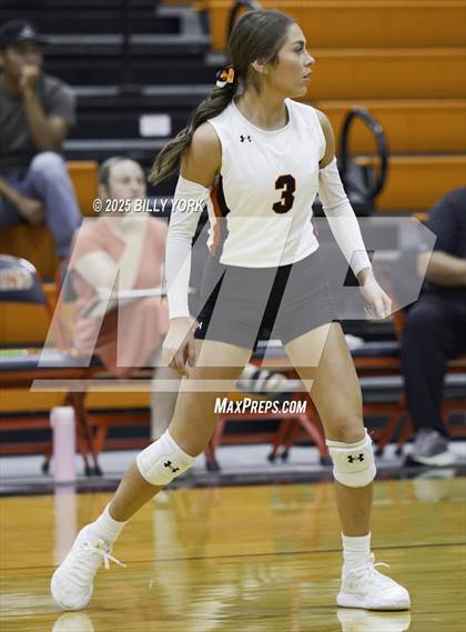 Thumbnail 3 in Grand Saline vs Mineola photogallery.