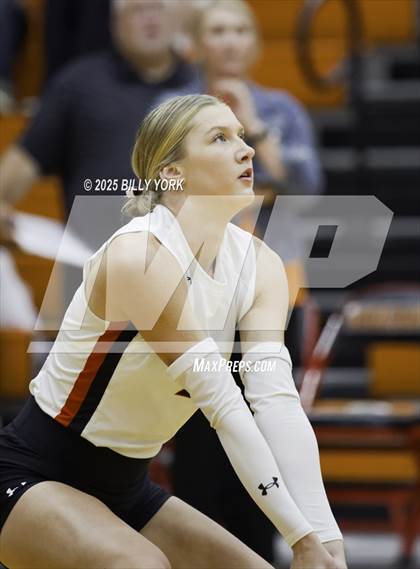Thumbnail 3 in Grand Saline vs Mineola photogallery.