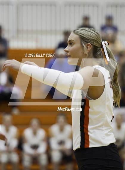 Thumbnail 2 in Grand Saline vs Mineola photogallery.