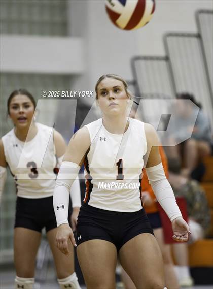 Thumbnail 2 in Grand Saline vs Mineola photogallery.