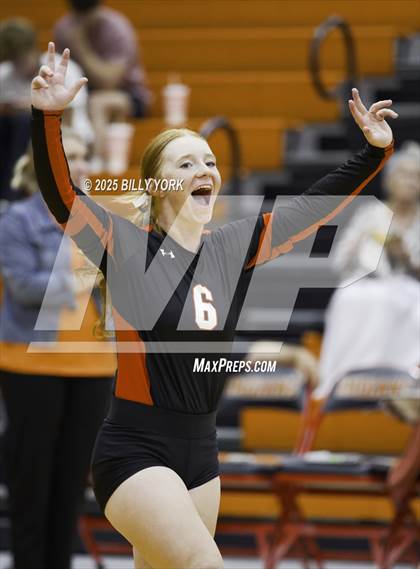 Thumbnail 1 in Grand Saline vs Mineola photogallery.
