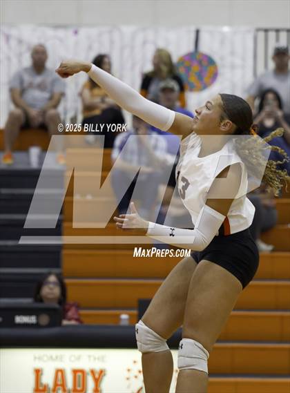 Thumbnail 2 in Grand Saline vs Mineola photogallery.