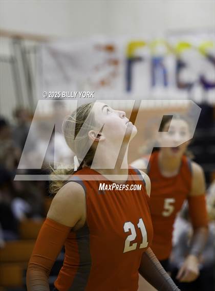 Thumbnail 3 in Grand Saline vs Mineola photogallery.
