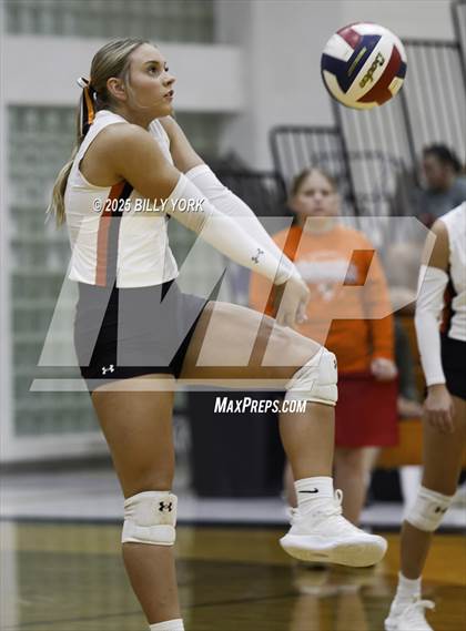 Thumbnail 3 in Grand Saline vs Mineola photogallery.