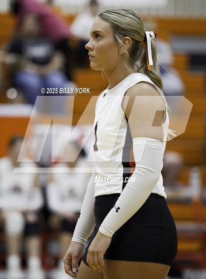 Thumbnail 2 in Grand Saline vs Mineola photogallery.
