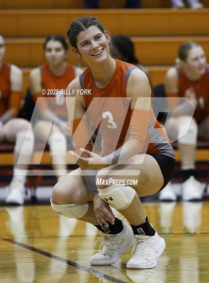Thumbnail 2 in Grand Saline vs Mineola photogallery.