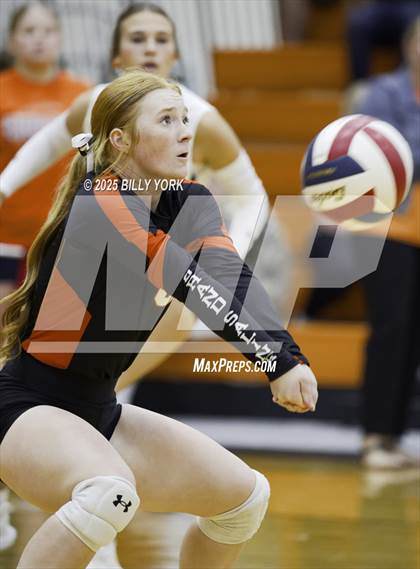 Thumbnail 1 in Grand Saline vs Mineola photogallery.