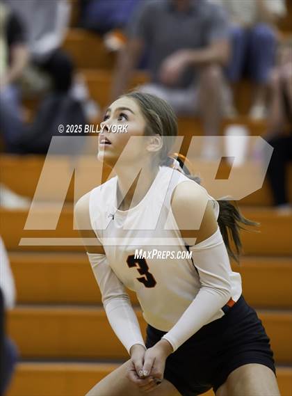 Thumbnail 3 in Grand Saline vs Mineola photogallery.