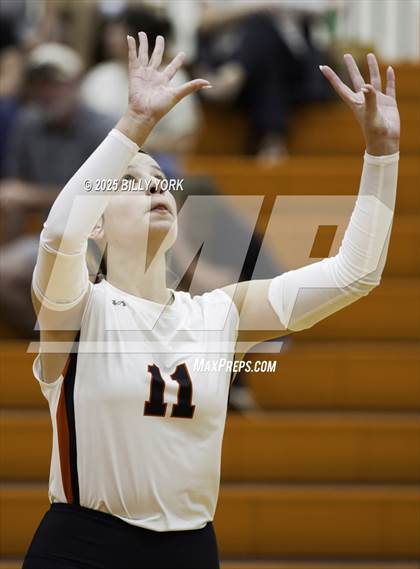 Thumbnail 2 in Grand Saline vs Mineola photogallery.