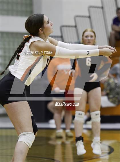 Thumbnail 3 in Grand Saline vs Mineola photogallery.