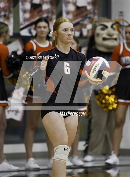 Thumbnail 3 in Grand Saline vs Mineola photogallery.