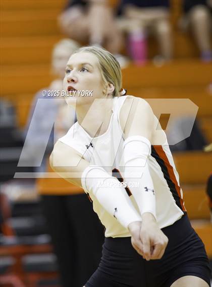 Thumbnail 2 in Grand Saline vs Mineola photogallery.