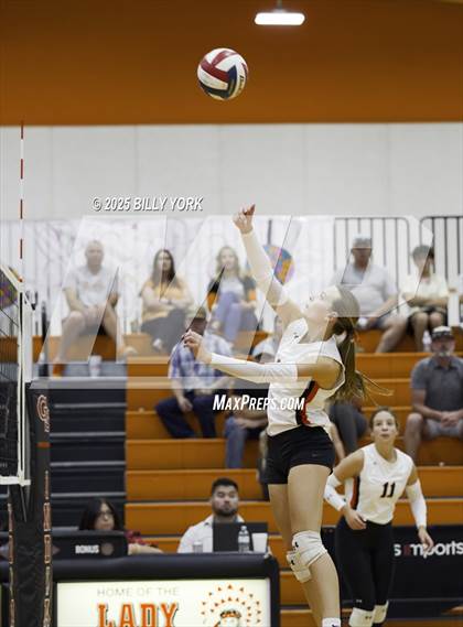 Thumbnail 2 in Grand Saline vs Mineola photogallery.