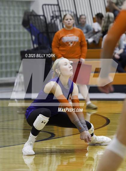 Thumbnail 2 in Grand Saline vs Mineola photogallery.