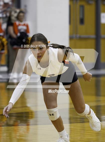 Thumbnail 3 in Grand Saline vs Mineola photogallery.