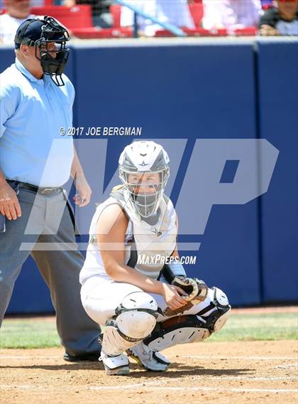 Thumbnail 1 in Mission Oak vs. Selma (CIF CS D4 Final) photogallery.