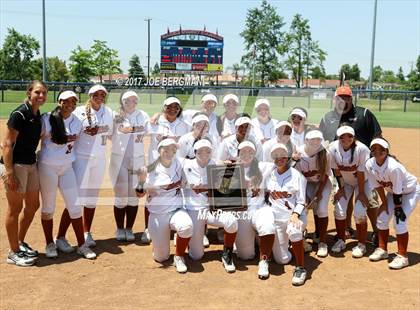 Thumbnail 1 in Mission Oak vs. Selma (CIF CS D4 Final) photogallery.