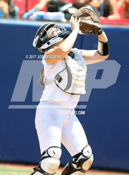 Thumbnail 3 in Mission Oak vs. Selma (CIF CS D4 Final) photogallery.