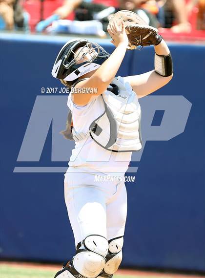 Thumbnail 1 in Mission Oak vs. Selma (CIF CS D4 Final) photogallery.