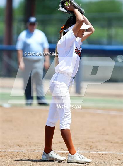 Thumbnail 2 in Mission Oak vs. Selma (CIF CS D4 Final) photogallery.
