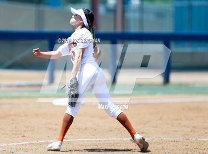 Thumbnail 3 in Mission Oak vs. Selma (CIF CS D4 Final) photogallery.