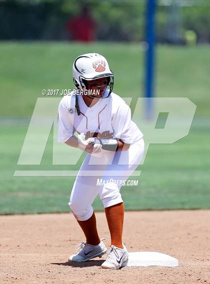 Thumbnail 3 in Mission Oak vs. Selma (CIF CS D4 Final) photogallery.