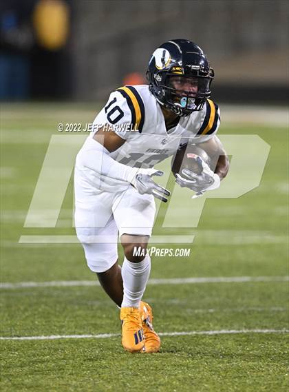 Thumbnail 3 in Central Catholic vs. St. Edward photogallery.