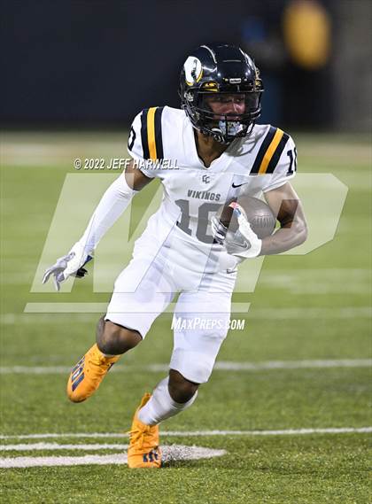Thumbnail 3 in Central Catholic vs. St. Edward photogallery.