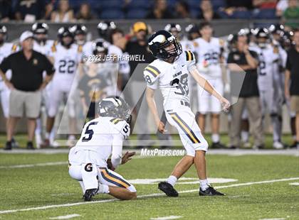Thumbnail 3 in Central Catholic vs. St. Edward photogallery.