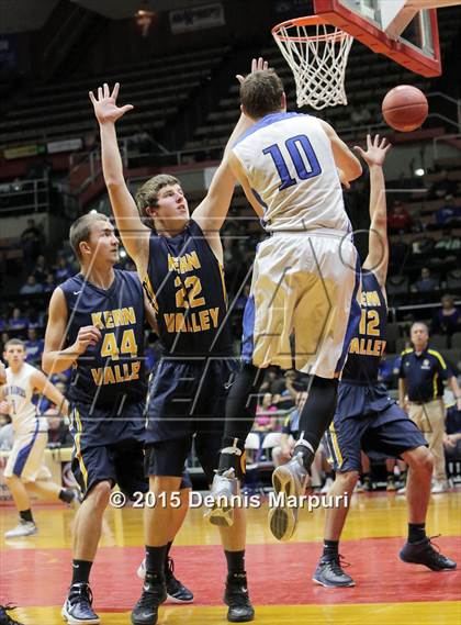 Thumbnail 3 in Caruthers vs. Kern Valley (CIF CS D5 Final) photogallery.