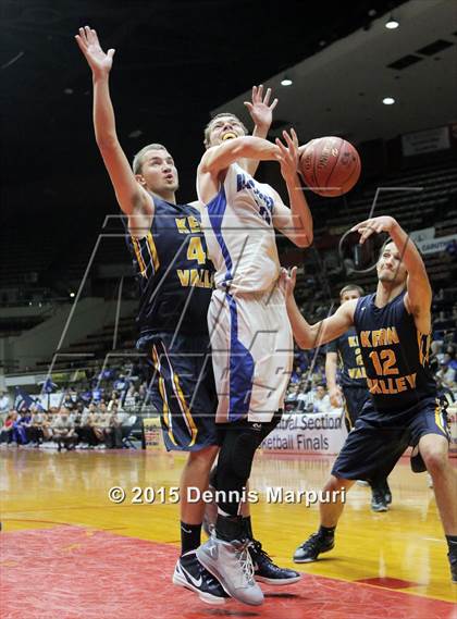 Thumbnail 2 in Caruthers vs. Kern Valley (CIF CS D5 Final) photogallery.