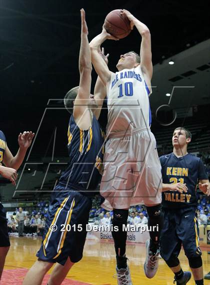 Thumbnail 2 in Caruthers vs. Kern Valley (CIF CS D5 Final) photogallery.
