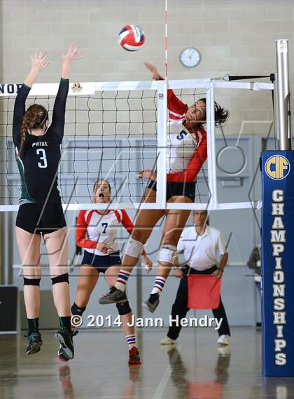 Thumbnail 2 in Pitman vs. Redondo Union (CIF State D1 Final) photogallery.