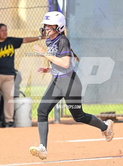 Thumbnail 3 in Northwest Christian vs. Chinle (AIA 3A Play-In) photogallery.
