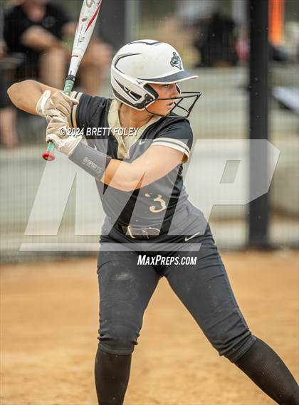 Thumbnail 1 in Gretna East vs. Lincoln Southeast photogallery.